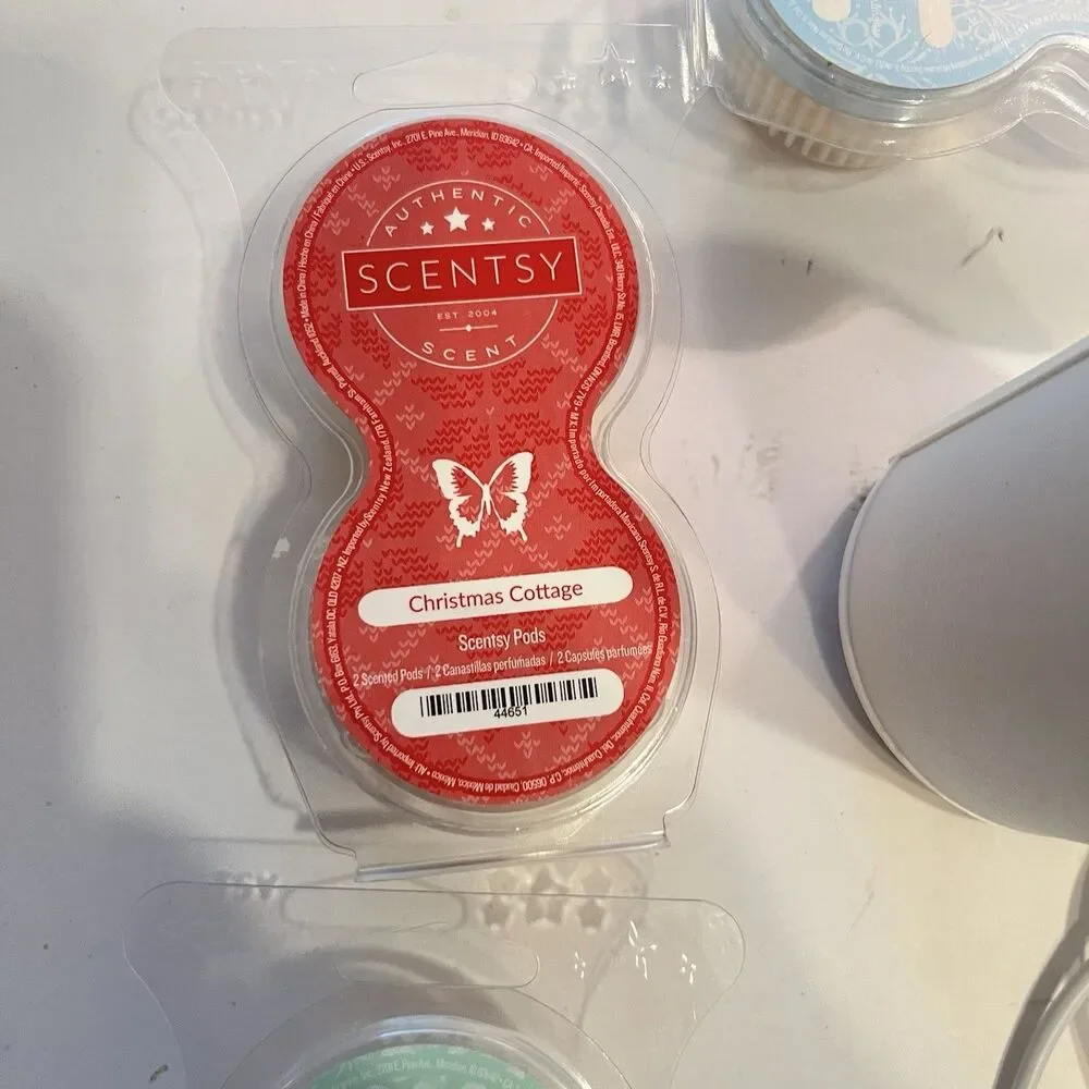 Scentsy Go White With USB Cable For Charging & 9 Scent Pods - Picture 3 of 10